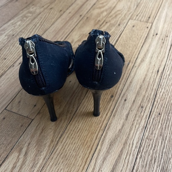 Tahari Black Loretta Peep Toe Cutout Heels Size 6.5 - Picture 3 of 7